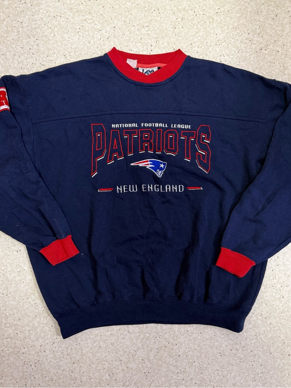 Vintage New England Patriots Sweatshirt Mens L Blue NFL Football Lee Sport